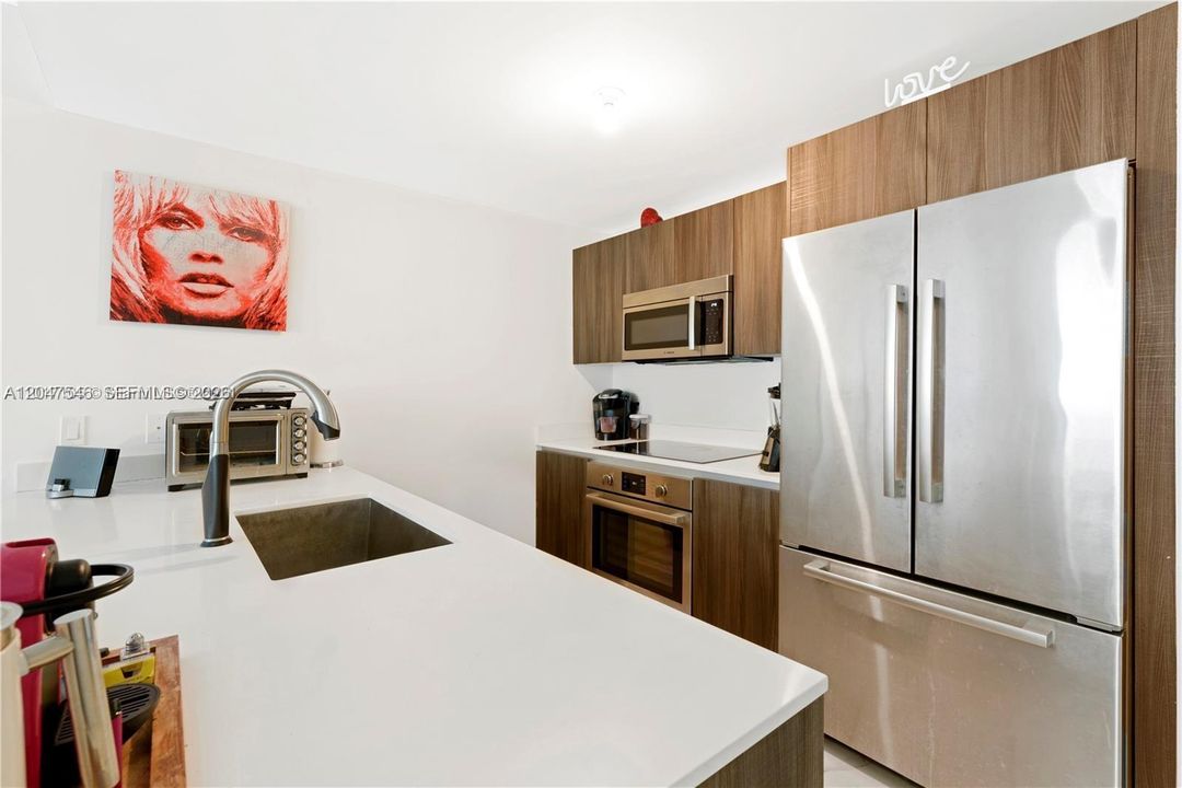 For Rent: $3,950 (1 beds, 2 baths, 979 Square Feet)