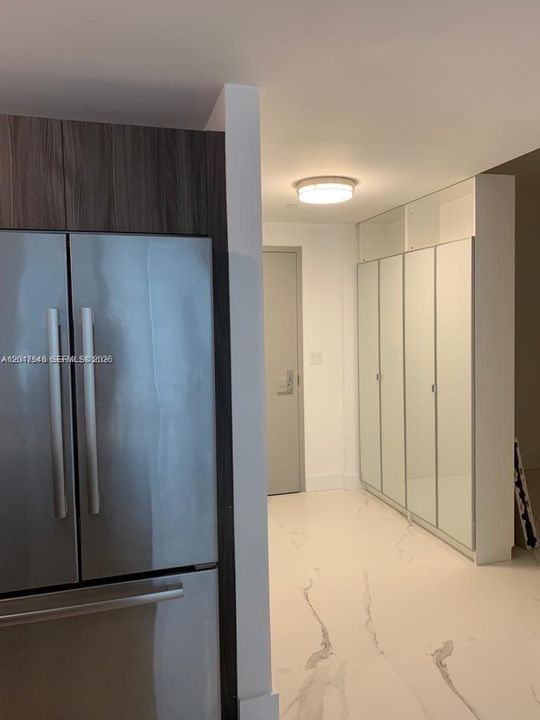 For Rent: $3,950 (1 beds, 2 baths, 979 Square Feet)