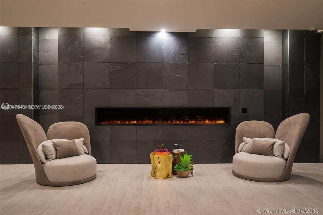 For Rent: $3,950 (1 beds, 2 baths, 979 Square Feet)