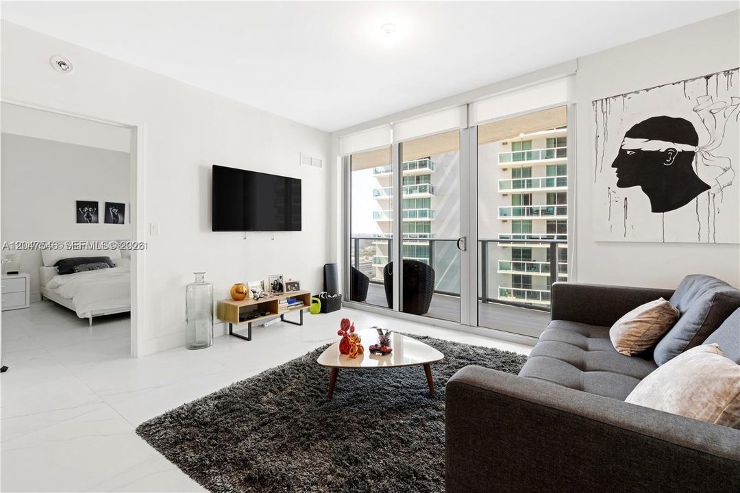 For Rent: $3,950 (1 beds, 2 baths, 979 Square Feet)