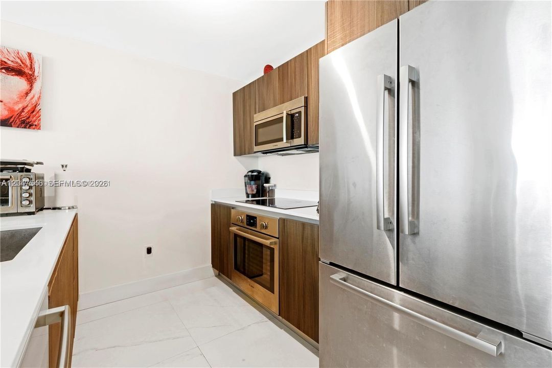 For Rent: $3,950 (1 beds, 2 baths, 979 Square Feet)