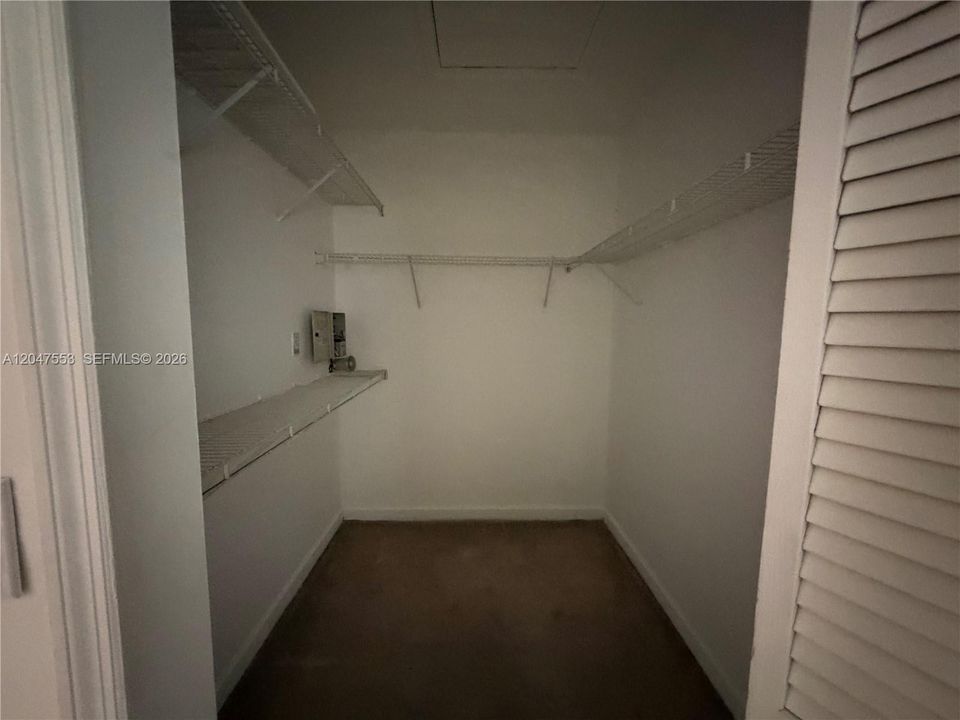 Walking Closet