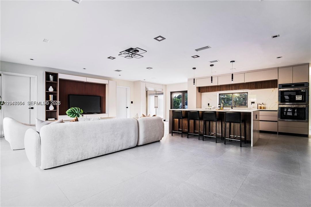 En Venta: $1,900,000 (5 camas, 3 baños, 2285 Pies cuadrados)