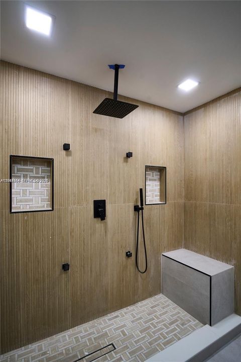 En Venta: $1,900,000 (5 camas, 3 baños, 2285 Pies cuadrados)