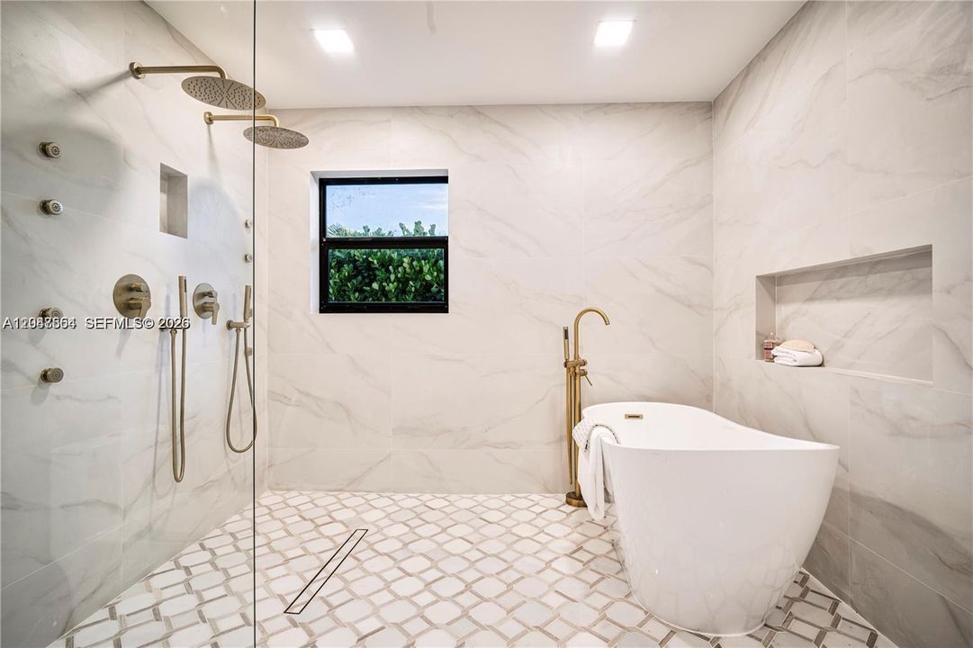 En Venta: $1,900,000 (5 camas, 3 baños, 2285 Pies cuadrados)