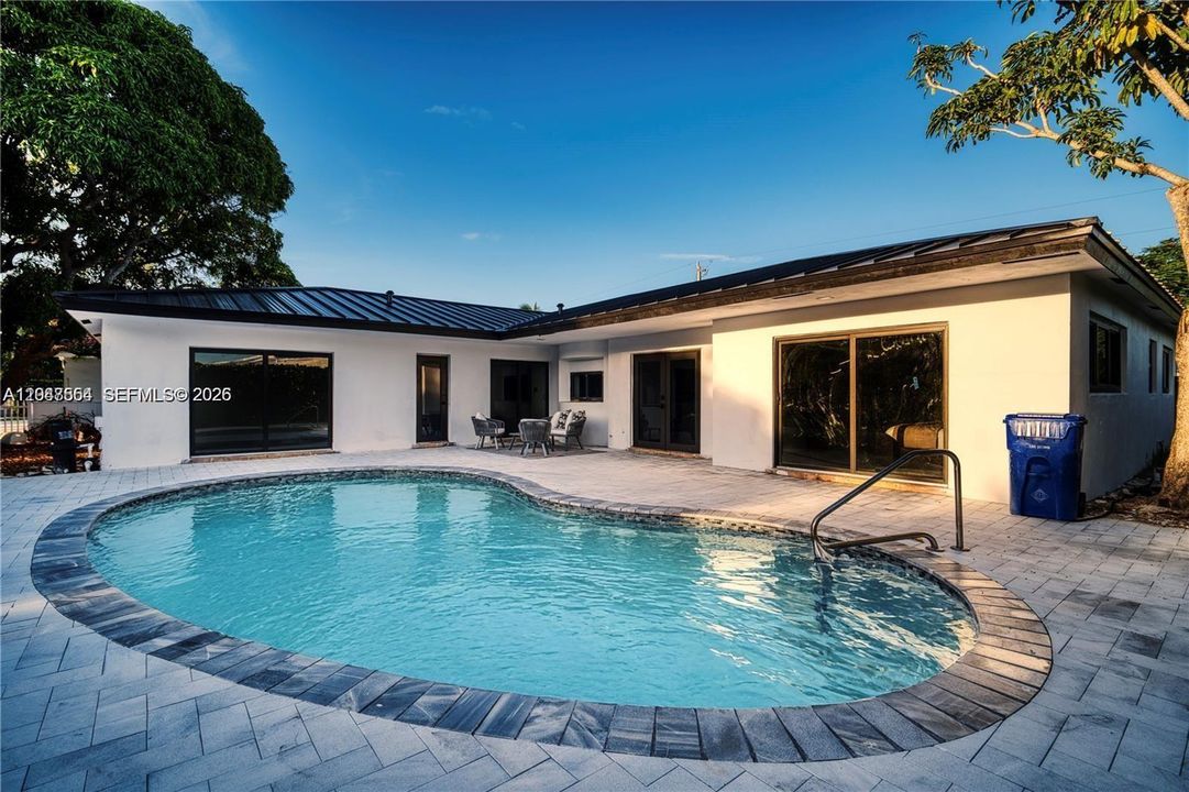 En Venta: $1,900,000 (5 camas, 3 baños, 2285 Pies cuadrados)