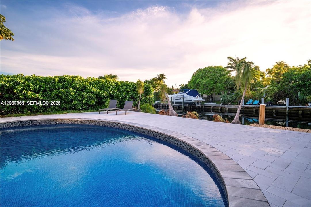 En Venta: $1,900,000 (5 camas, 3 baños, 2285 Pies cuadrados)