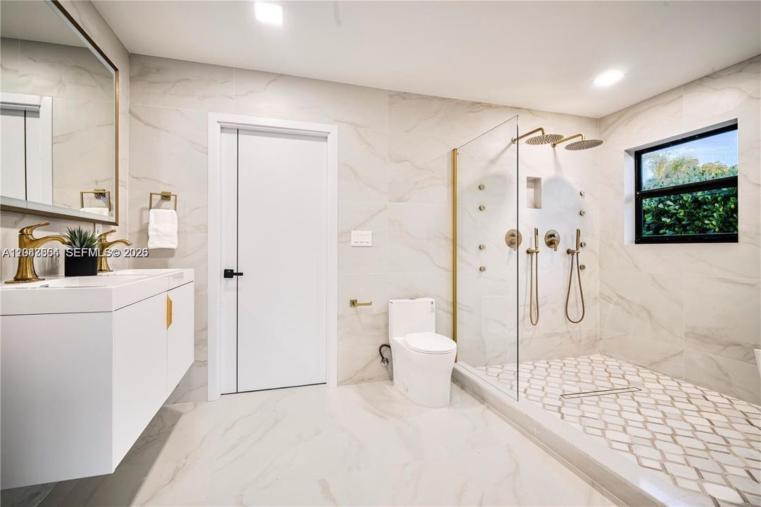 En Venta: $1,900,000 (5 camas, 3 baños, 2285 Pies cuadrados)