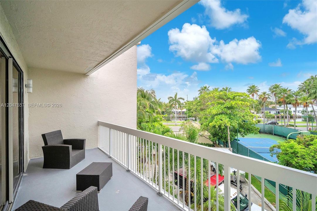 For Rent: $6,700 (4 beds, 3 baths, 2406 Square Feet)