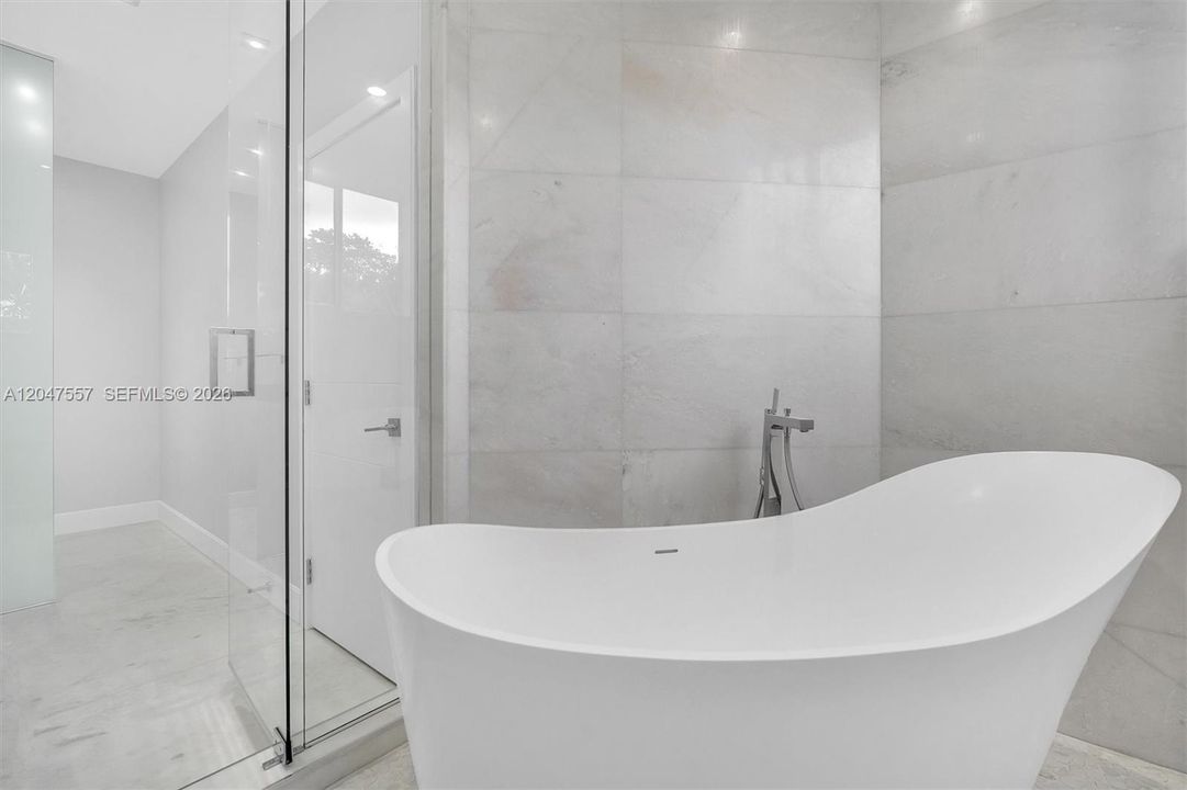 For Rent: $6,700 (4 beds, 3 baths, 2406 Square Feet)