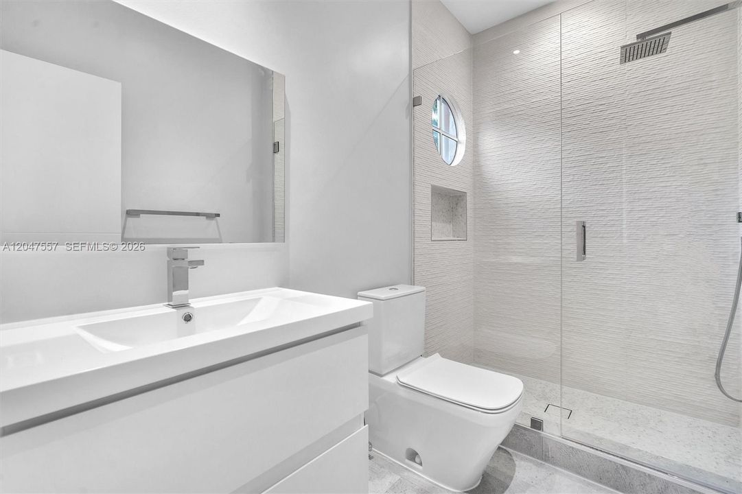Second bedroom private bathroom