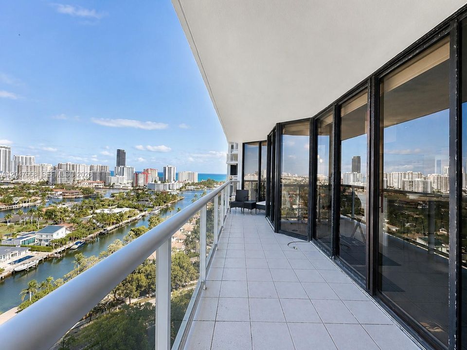 For Rent: $4,200 (2 beds, 2 baths, 1310 Square Feet)