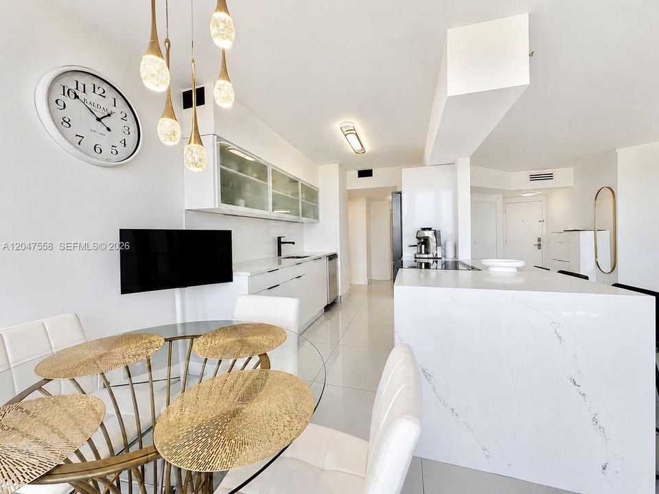 For Rent: $4,200 (2 beds, 2 baths, 1310 Square Feet)