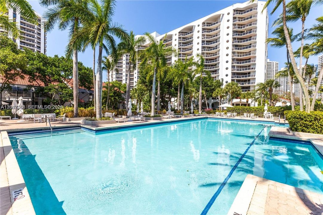 For Rent: $4,200 (2 beds, 2 baths, 1310 Square Feet)