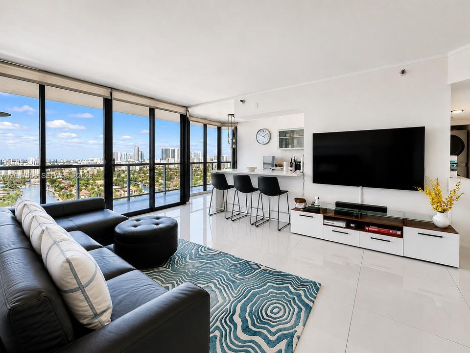 For Rent: $4,200 (2 beds, 2 baths, 1310 Square Feet)