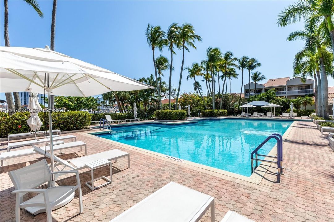 For Rent: $4,200 (2 beds, 2 baths, 1310 Square Feet)