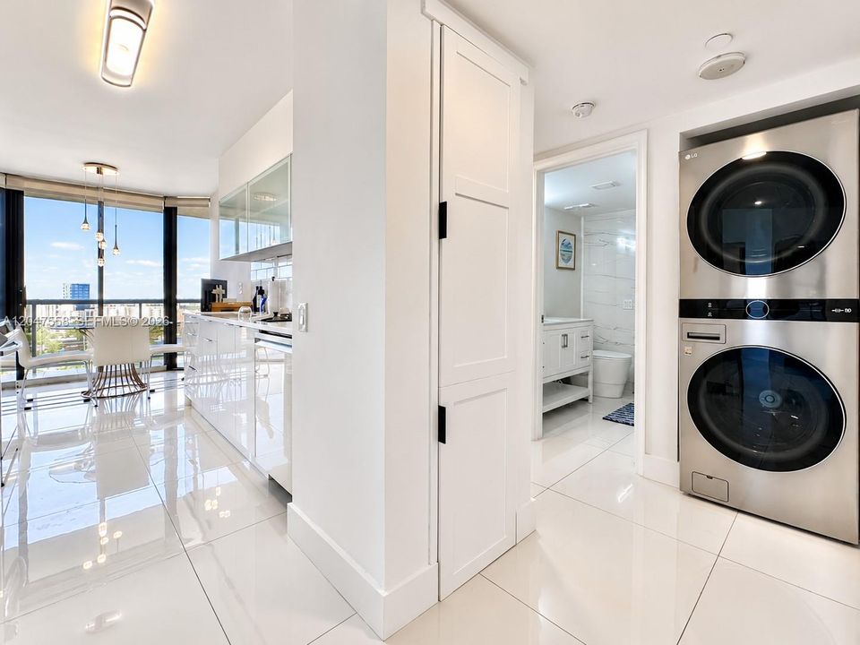 For Rent: $4,200 (2 beds, 2 baths, 1310 Square Feet)