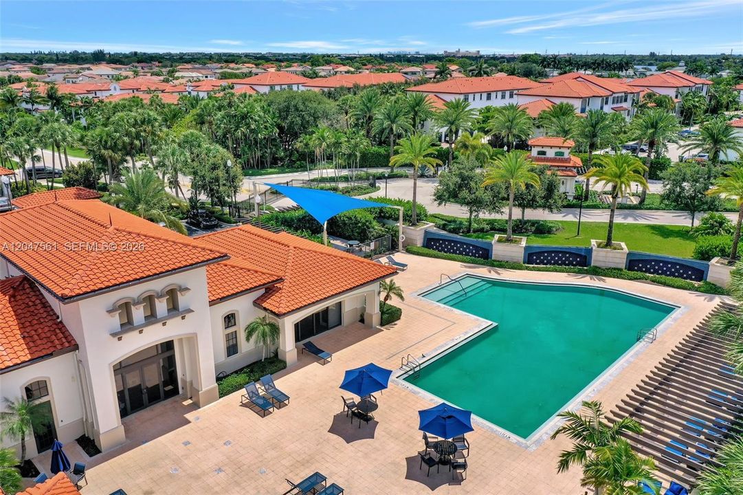 For Sale: $599,000 (3 beds, 3 baths, 2033 Square Feet)