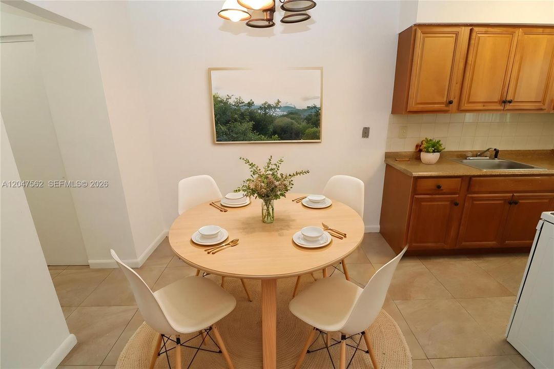 For Rent: $1,700 (1 beds, 1 baths, 600 Square Feet)