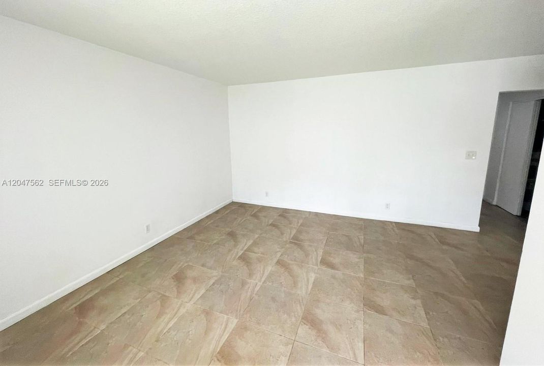 For Rent: $1,700 (1 beds, 1 baths, 600 Square Feet)