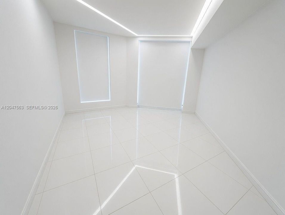 For Sale: $525,000 (1 beds, 1 baths, 644 Square Feet)