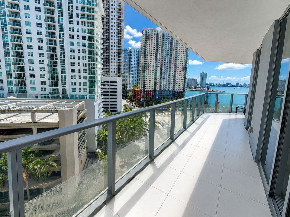 For Sale: $525,000 (1 beds, 1 baths, 644 Square Feet)