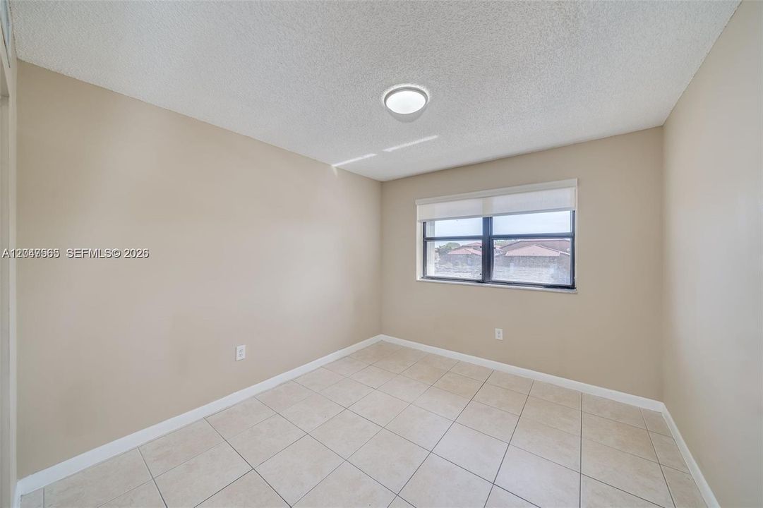 For Rent: $1,850 (2 beds, 1 baths, 867 Square Feet)