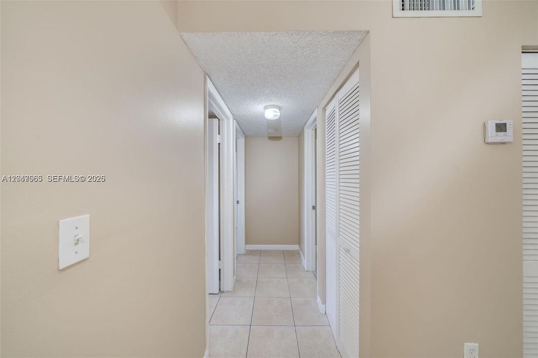 For Rent: $1,850 (2 beds, 1 baths, 867 Square Feet)