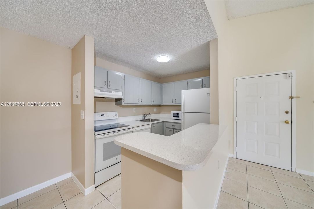 For Rent: $1,850 (2 beds, 1 baths, 867 Square Feet)