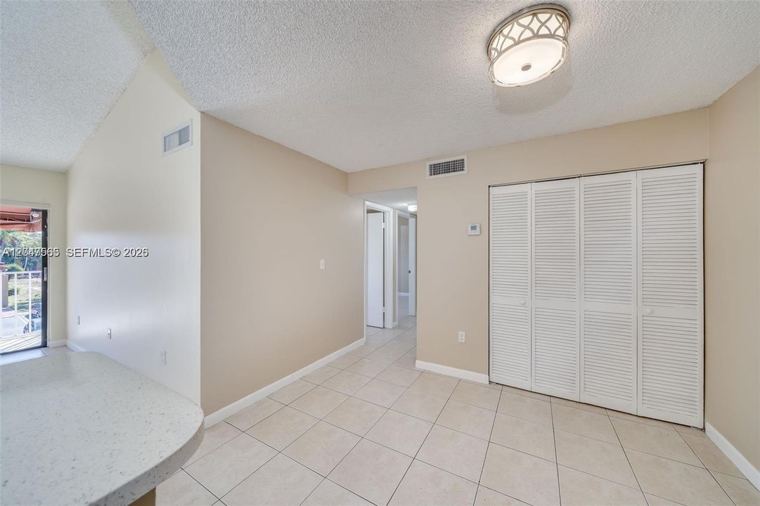 For Rent: $1,850 (2 beds, 1 baths, 867 Square Feet)