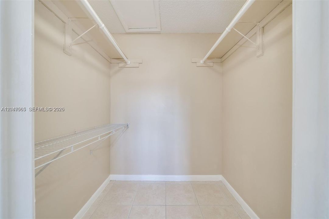 For Rent: $1,850 (2 beds, 1 baths, 867 Square Feet)