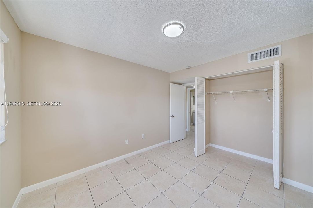 For Rent: $1,850 (2 beds, 1 baths, 867 Square Feet)