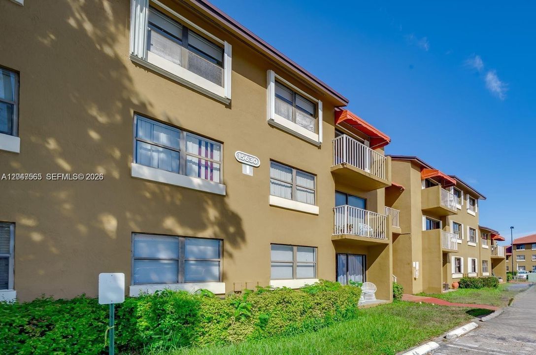 For Rent: $1,850 (2 beds, 1 baths, 867 Square Feet)