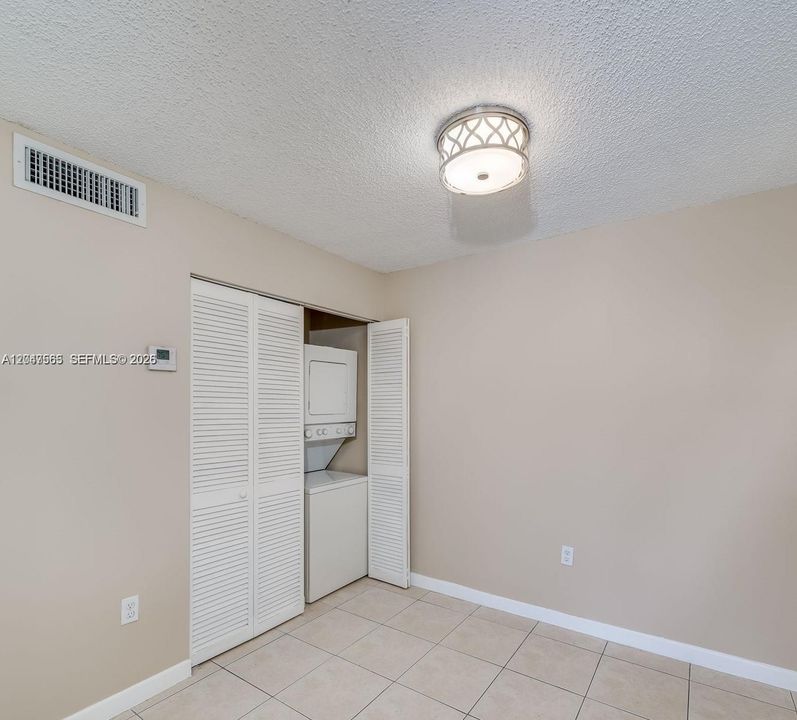 For Rent: $1,850 (2 beds, 1 baths, 867 Square Feet)
