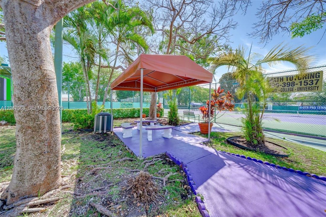 For Rent: $1,850 (2 beds, 1 baths, 867 Square Feet)