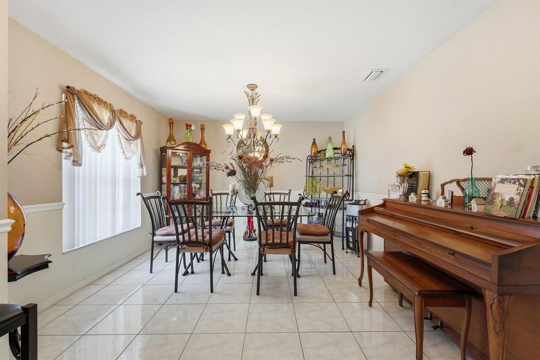 FORMAL DINING