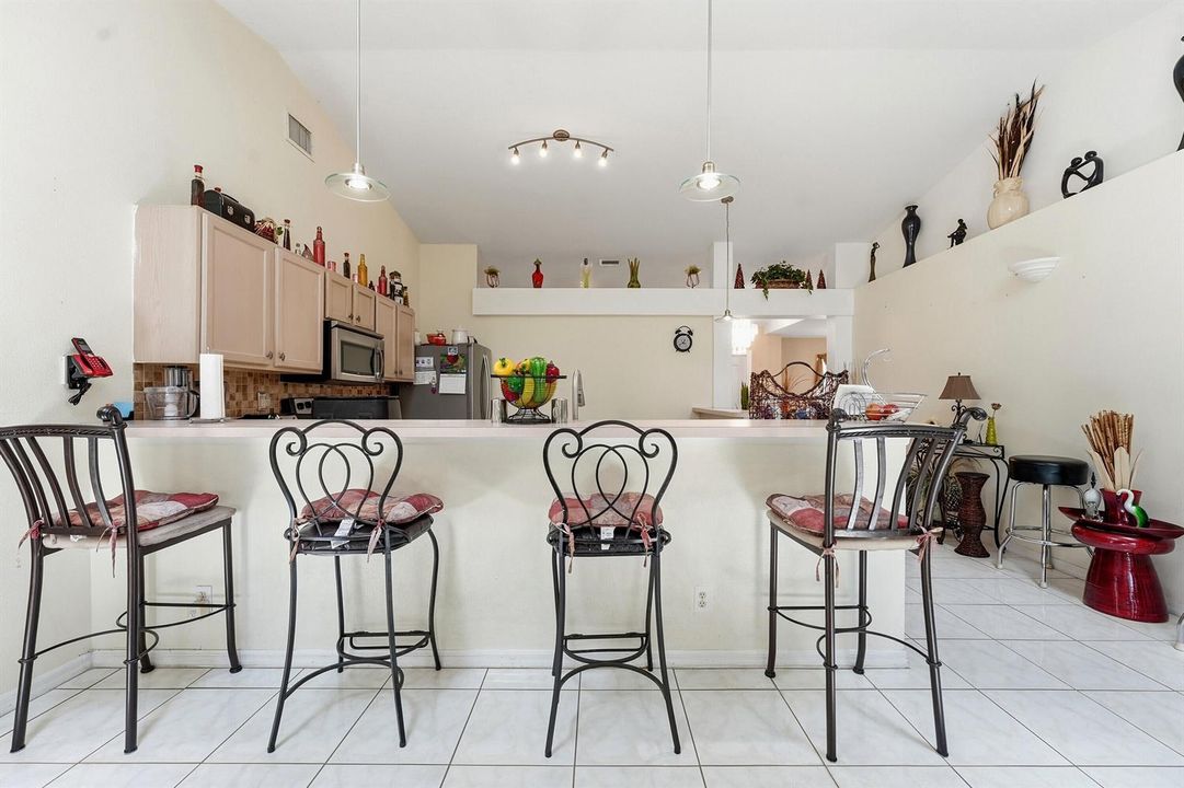 KITCHEN BREAKFAST BAR