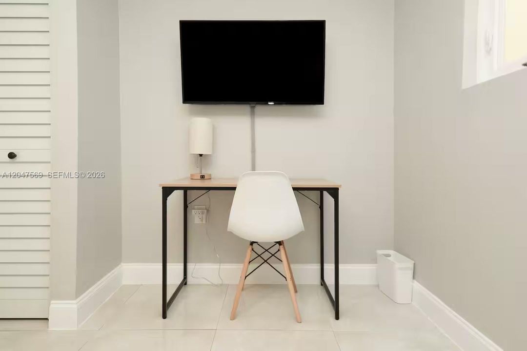 For Rent: $3,800 (3 beds, 2 baths, 1742 Square Feet)