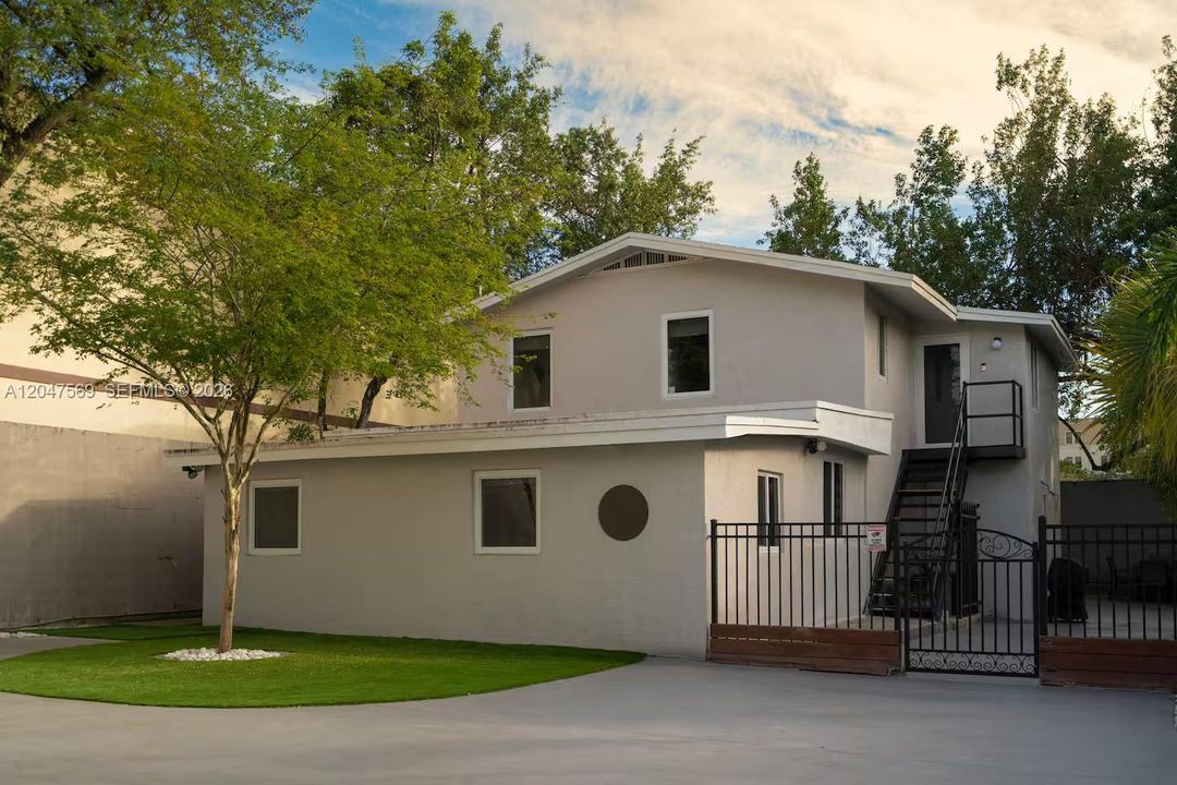 For Rent: $3,800 (3 beds, 2 baths, 1742 Square Feet)