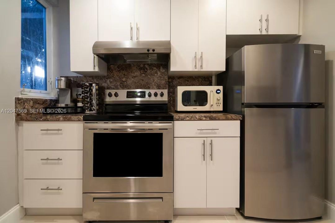 For Rent: $3,800 (3 beds, 2 baths, 1742 Square Feet)