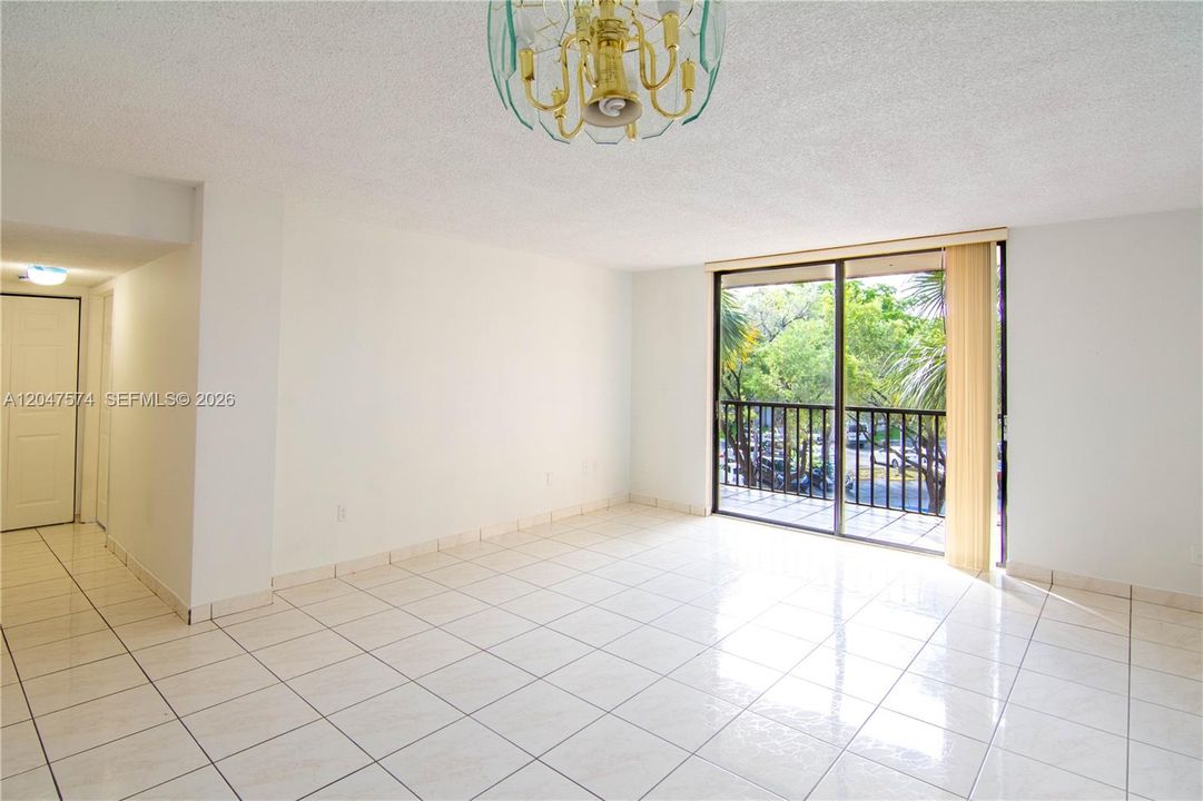 For Rent: $2,000 (2 beds, 2 baths, 965 Square Feet)