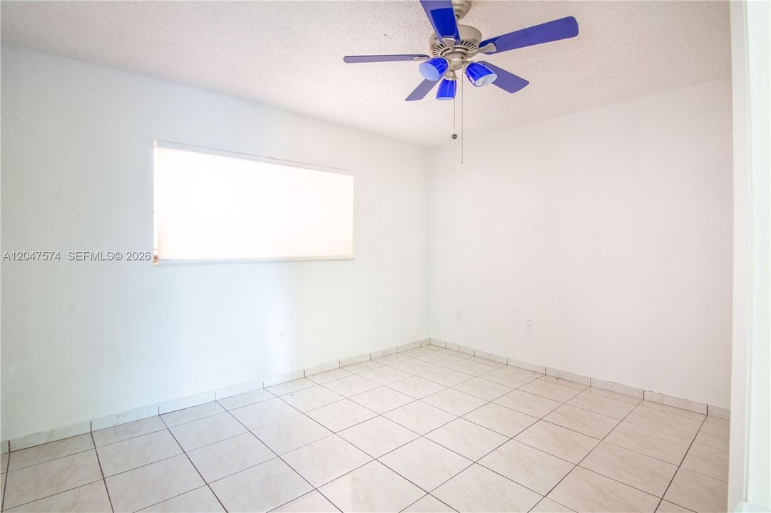 For Rent: $2,000 (2 beds, 2 baths, 965 Square Feet)