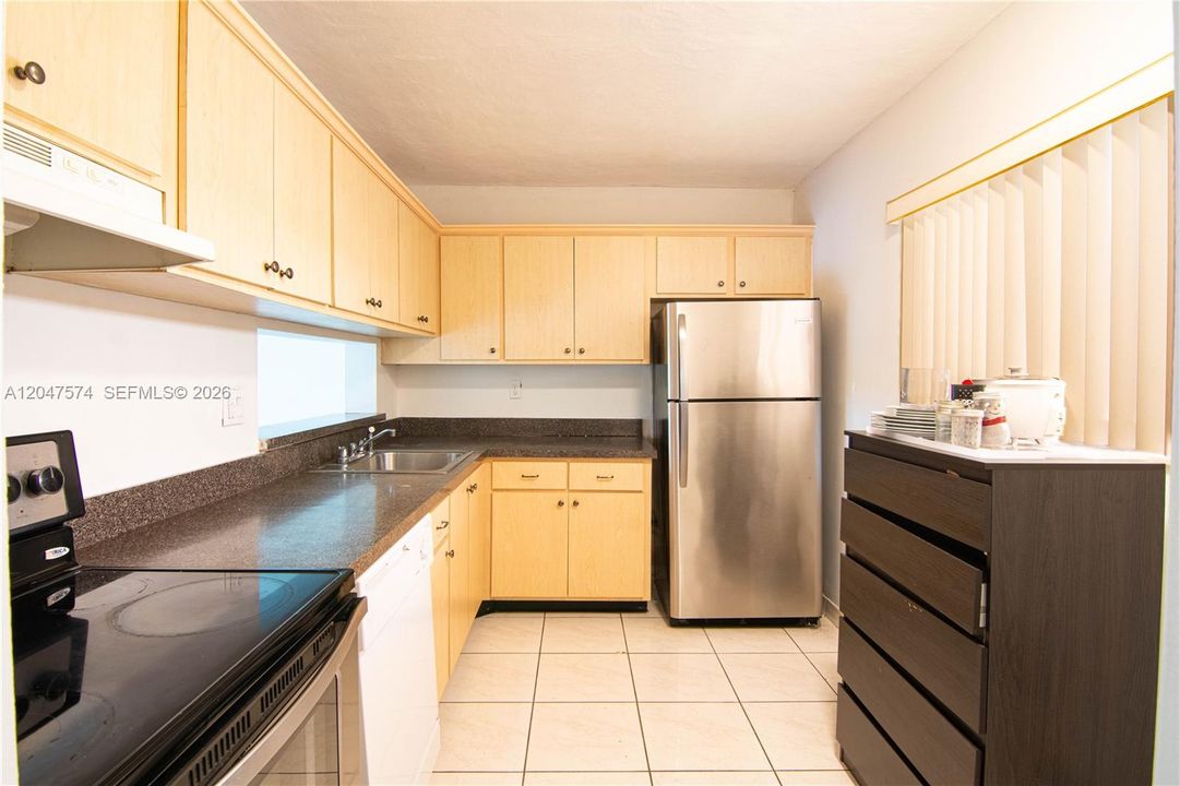For Rent: $2,000 (2 beds, 2 baths, 965 Square Feet)