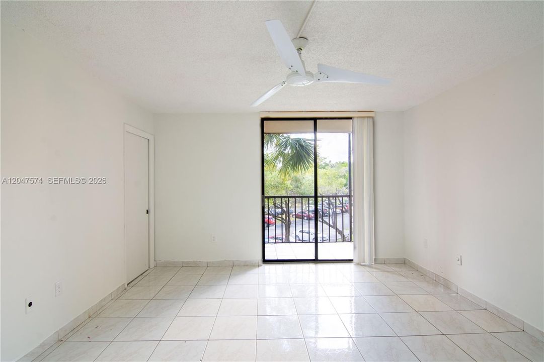 For Rent: $2,000 (2 beds, 2 baths, 965 Square Feet)