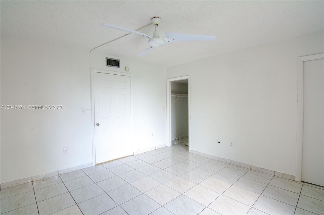 For Rent: $2,000 (2 beds, 2 baths, 965 Square Feet)