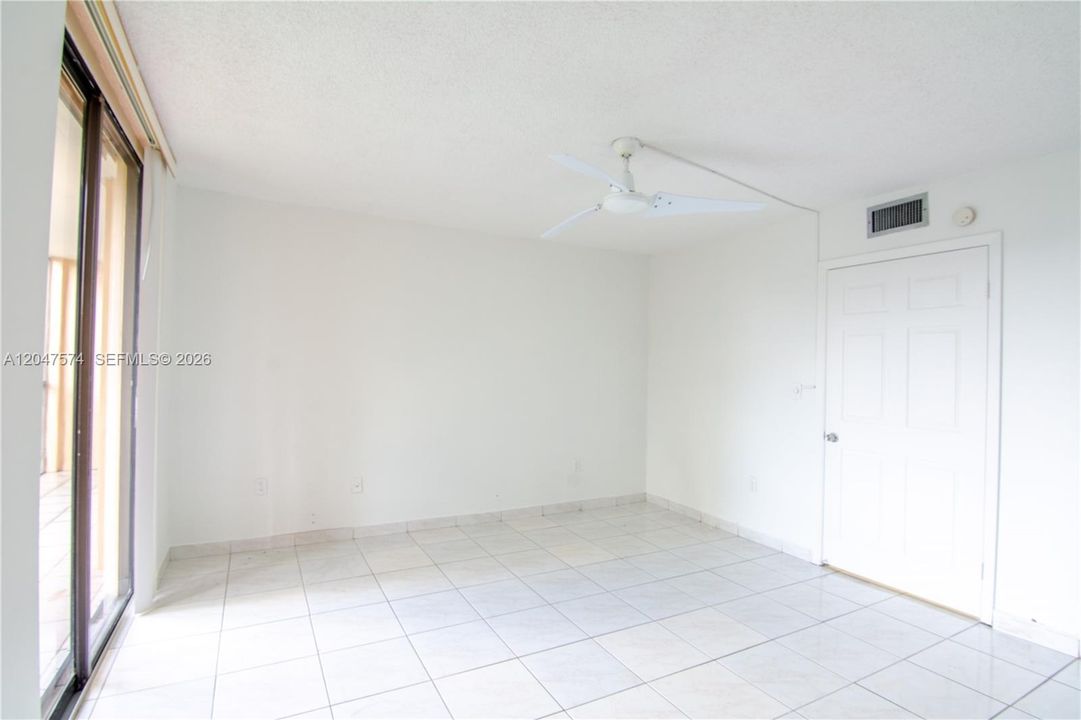 For Rent: $2,000 (2 beds, 2 baths, 965 Square Feet)