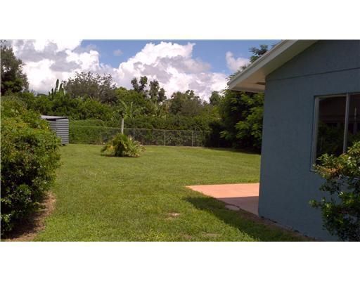 SIDE YARD