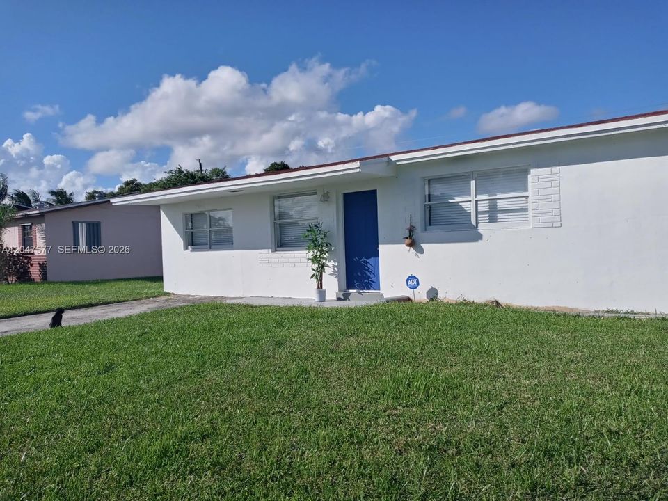 For Rent: $3,400 (4 beds, 1 baths, 1152 Square Feet)