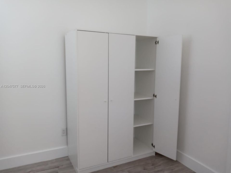 For Rent: $3,400 (4 beds, 1 baths, 1152 Square Feet)