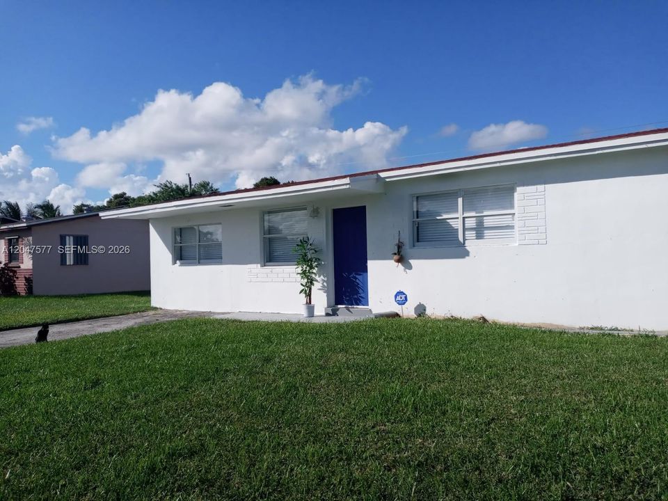 For Rent: $3,400 (4 beds, 1 baths, 1152 Square Feet)